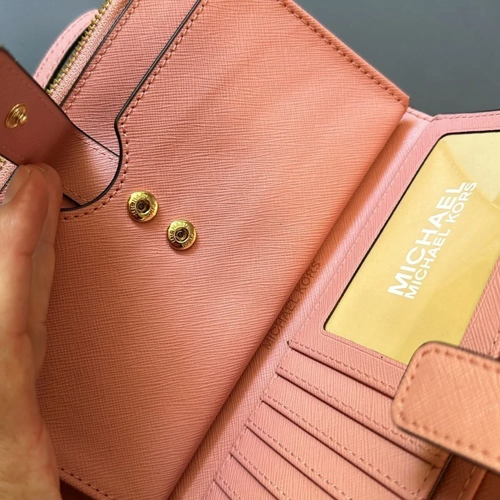 Michael Kors jet set travel primrose